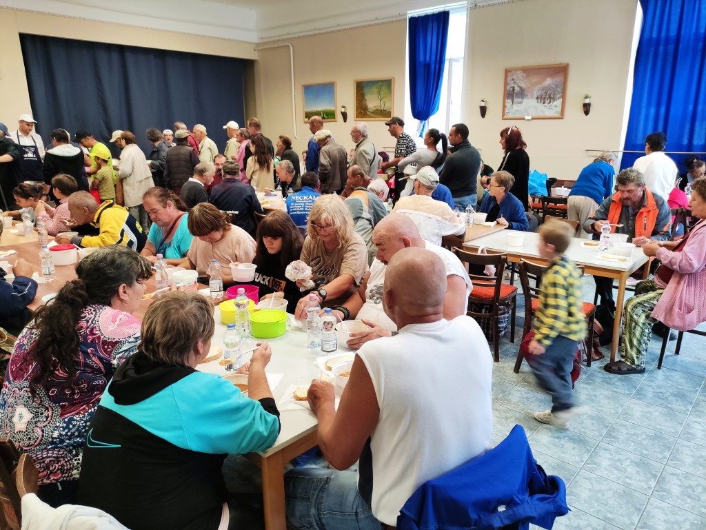 ételosztás 18-dik alkalom Tabáni Olvaskör (29)